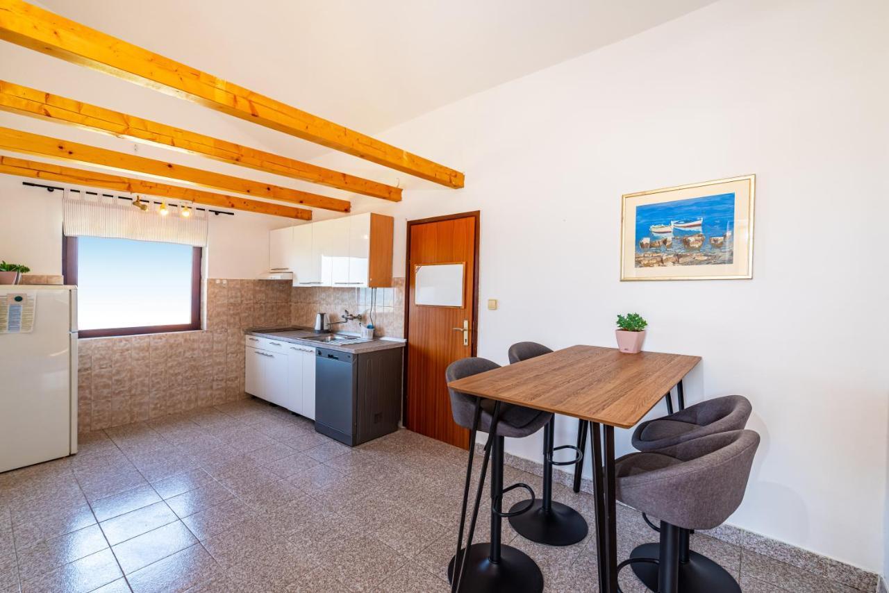 Apartment Sea And Mountain With Pool Novigrad  Exteriér fotografie